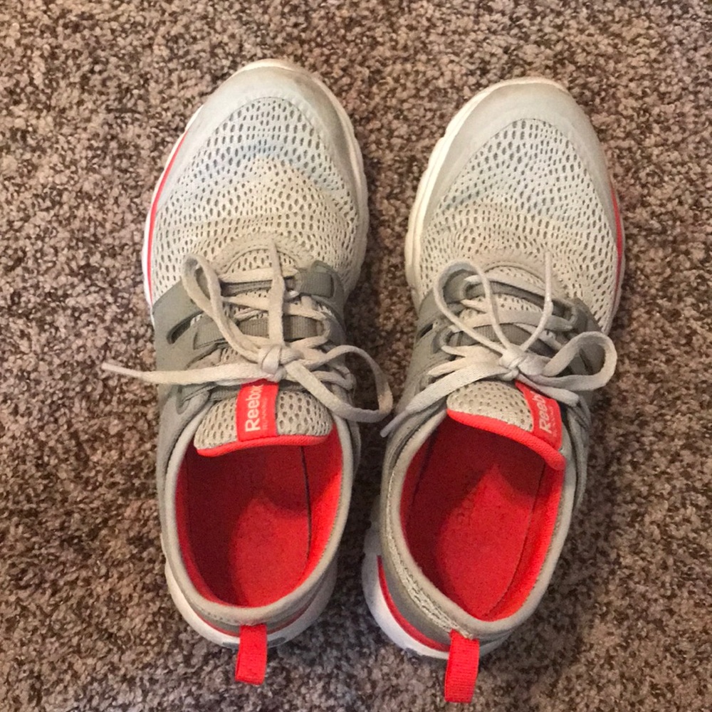 Dark pink/grey Reeboks